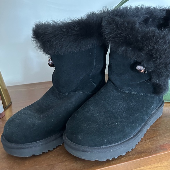 UGG Shoes - Ugg Women's Black Fur-Lined Boots size 8